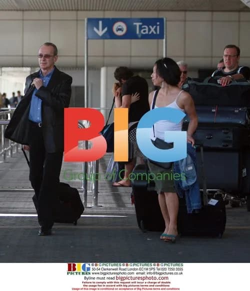 Status Quo Arrive in Perth, Australia