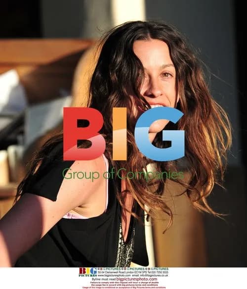 Alanis Morissette Lunch in Santa Monica