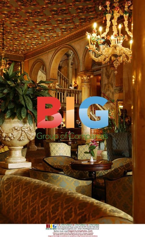 Jolie and Depp Filming 'The Tourist' in Venice