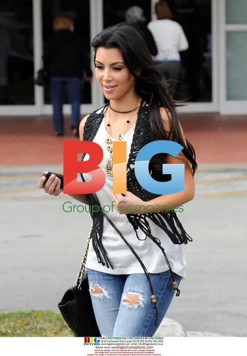 Kim and Kourtney Kardashian leaving store