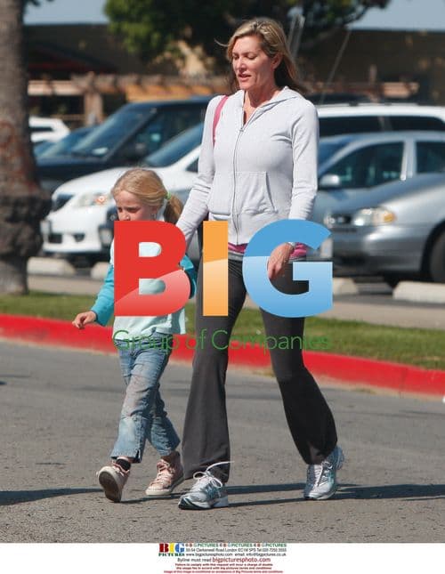 Jesse James's ex-wife and kids get ice cream