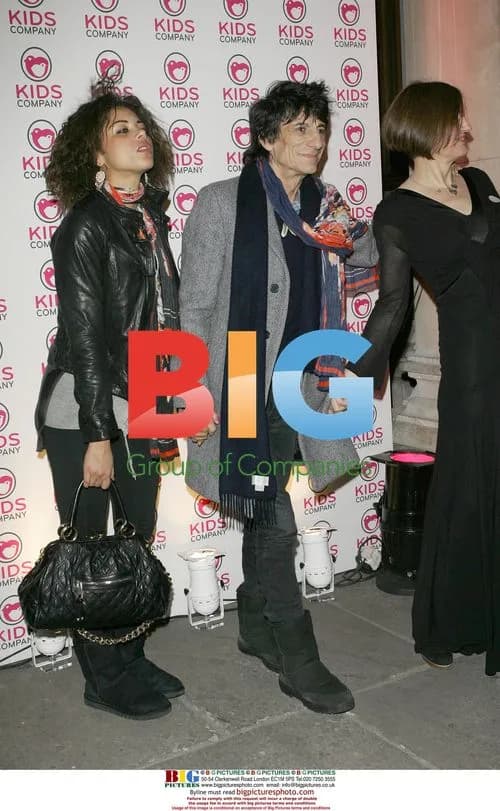 Ronnie Wood and gf at art auction