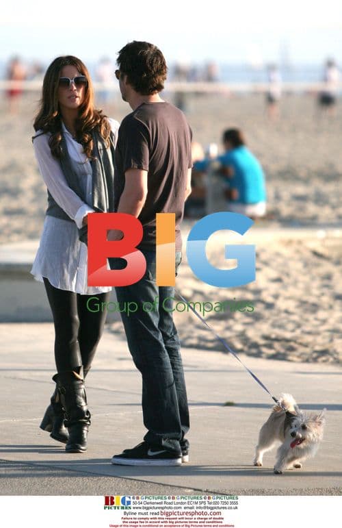 Kate Beckinsale with Len Wiseman and Lily Mo Sheen at Venice Beach