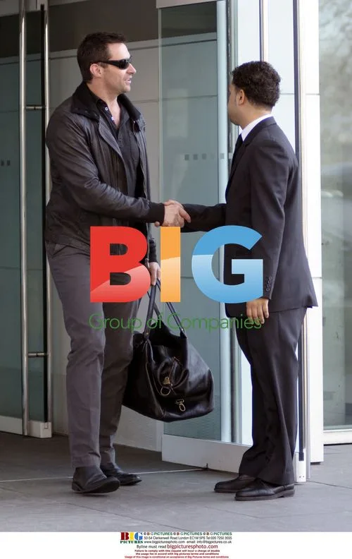 Hugh Jackman Packing Up Family in NYC