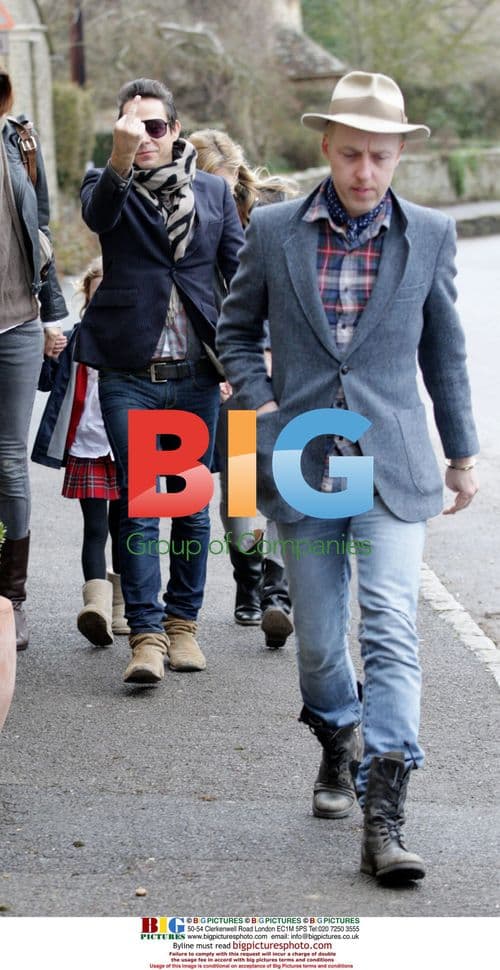 Kate Moss and Jamie Hince have lunch with friends