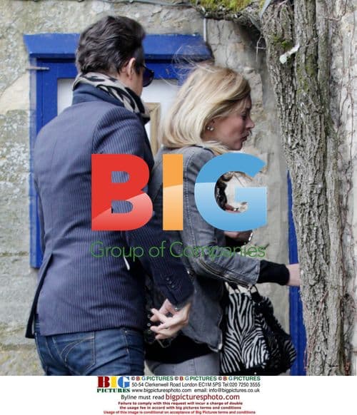 Kate Moss and Jamie Hince grab lunch with friends