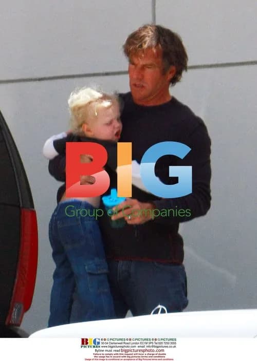 Dennis Quaid and Family Outing