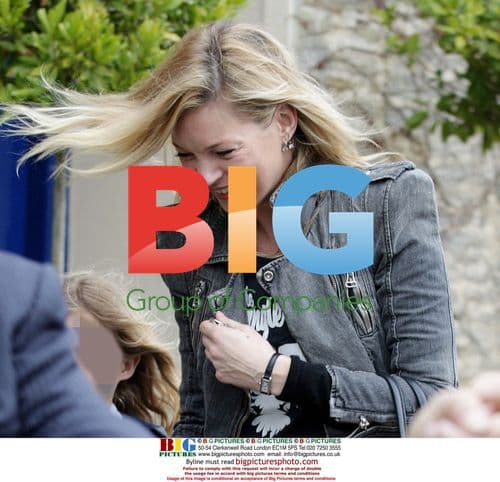 Kate Moss & Family at Pub