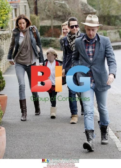 Kate Moss and family visit the pub