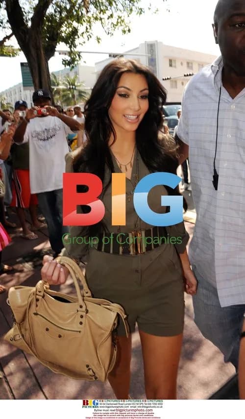 Kim & Kourtney Kardashian Dash Store Visit