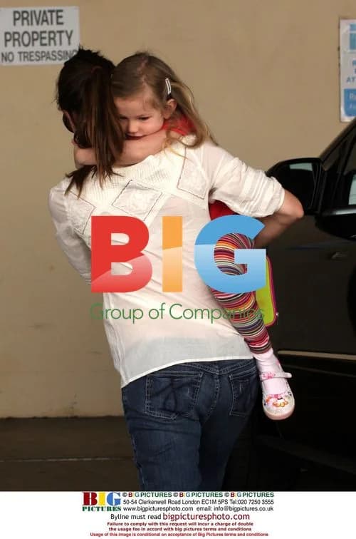 Jennifer Garner drops daughter off at school