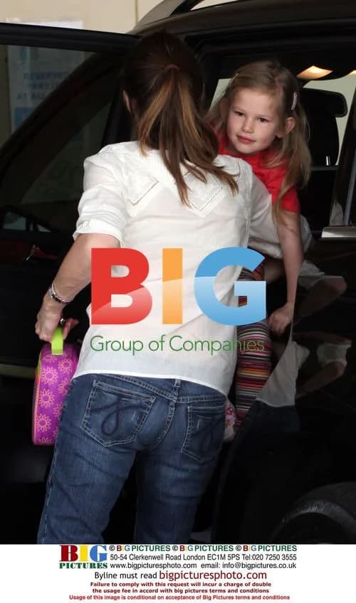 Jennifer Garner drops daughter off at school