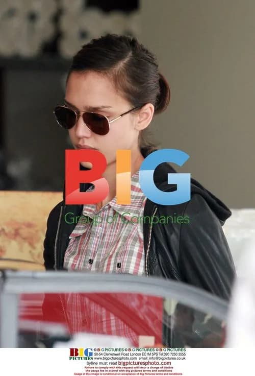 Jessica Alba gets coffee in Brentwood