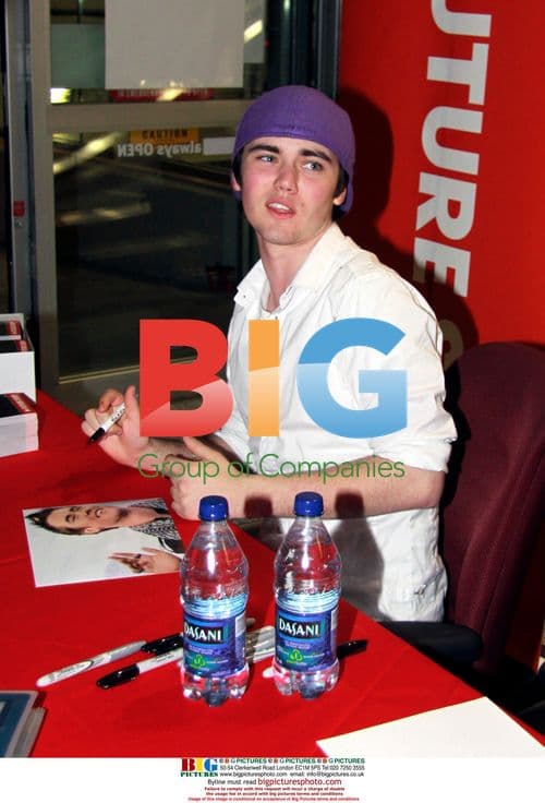 Cameron Bright signs autographs at 'New Moon' DVD release