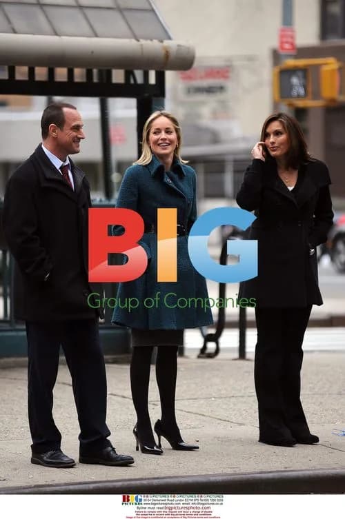 Chris Meloni, Sharon Stone and Mariska Hargitay on 'Law and Order: SVU' set