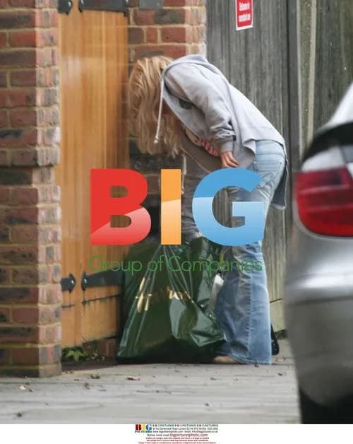 Geri Halliwell Locked Out of Home