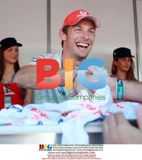 F1 Drivers Sign Autographs in Melbourne