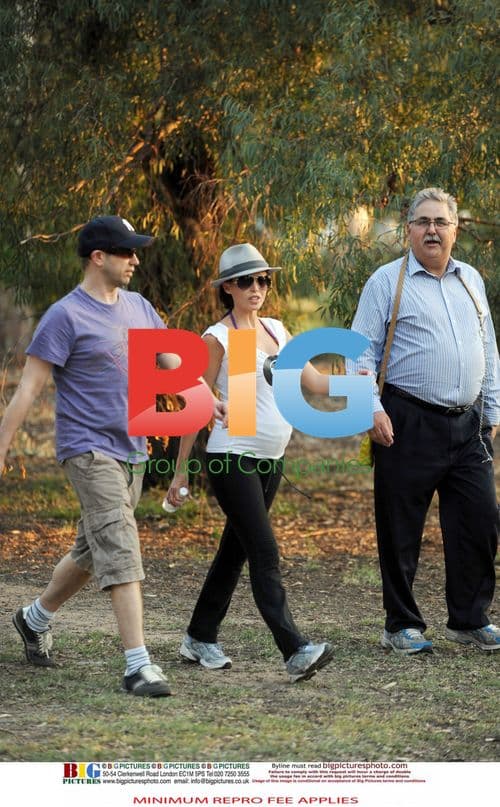 Dannii Minogue Pregnant Stroll