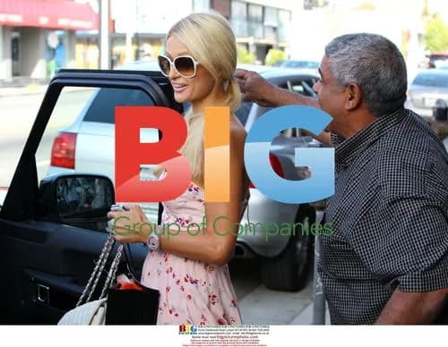 Paris Hilton Lunches With Sister