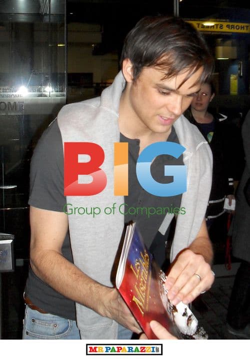 Gareth Gates Signs Autographs After Birmingham Show