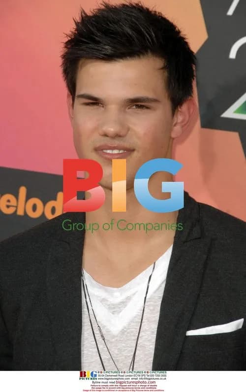 Taylor Lautner at 2010 Kids' Choice Awards