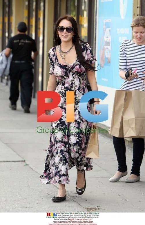 Lindsay Lohan Goes Shopping in Glendale