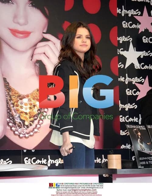 Selena Gomez Attends 'Kiss & Tell' Photocall