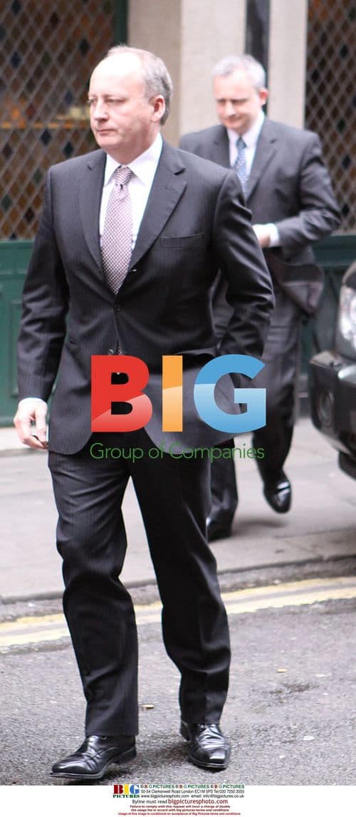 Secretary of State Shawn Woodward Leaves Restaurant