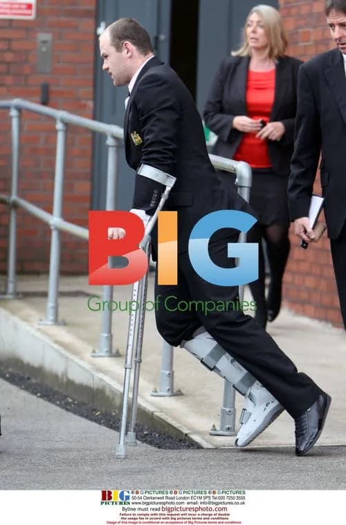 Wayne Rooney Leaves Hospital in Manchester