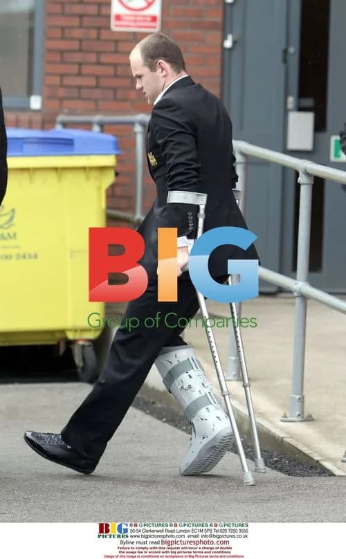 Wayne Rooney Leaves Hospital