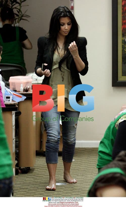 Kim Kardashian Gets Her Nails Done