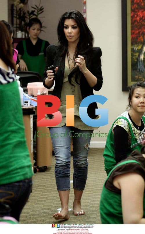 Kim Kardashian Gets Nails Done