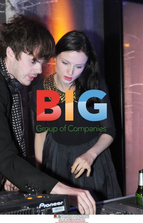 Sophie Ellis-Bextor Enjoys Tea During DJ Set