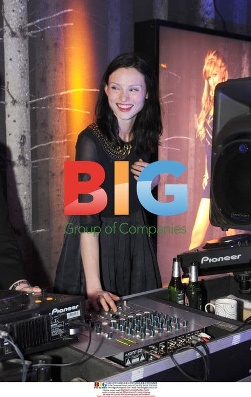 Sophie Ellis-Bextor Enjoys Tea During DJ Set