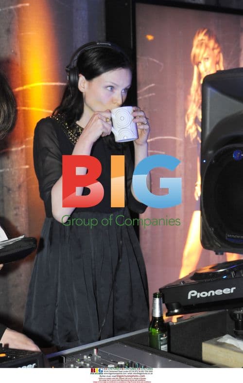 Sophie Ellis-Bextor Enjoys Tea During DJ Set