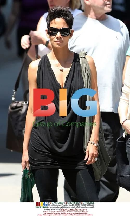 Halle Berry Goes Shopping in NYC