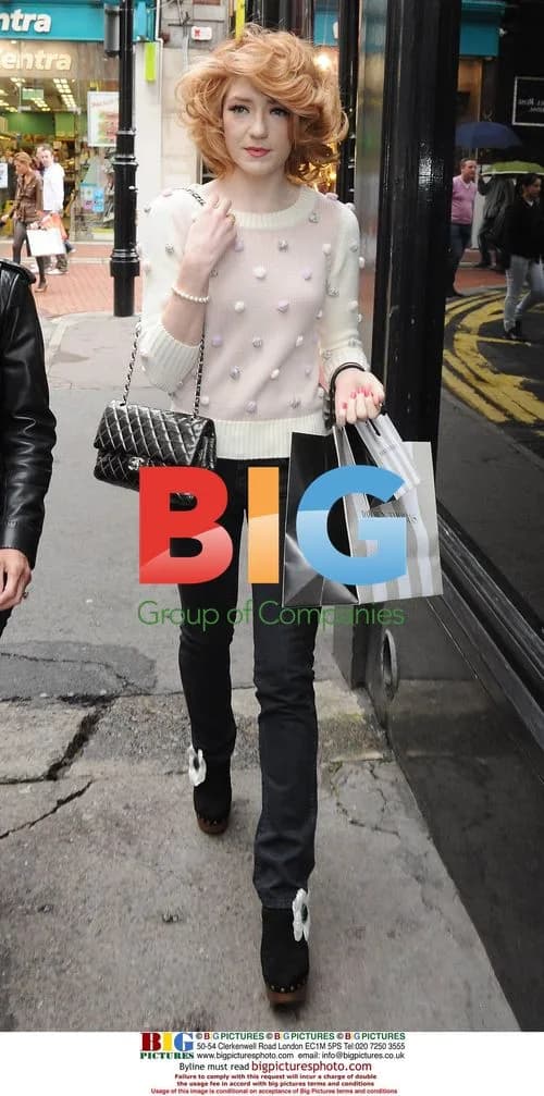 Nicola Roberts shopping in Dublin