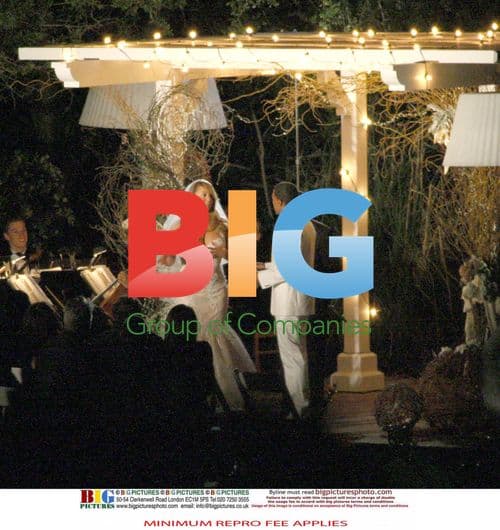 Mariah Carey Renews Wedding Vows