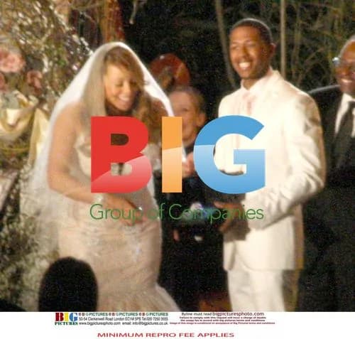 Mariah Carey Renews Wedding Vows