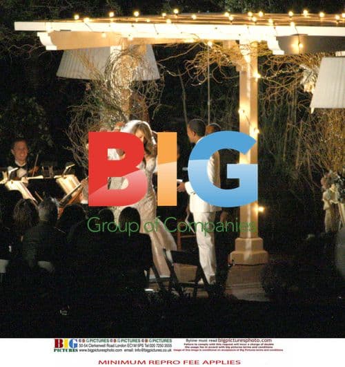 Mariah Carey renews wedding vows