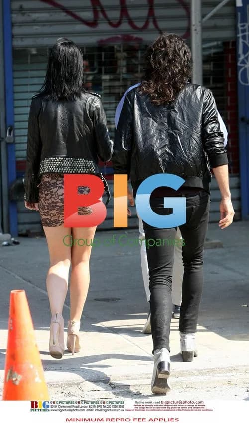 Katy Perry and Russell Brand Apartment Hunt in NYC