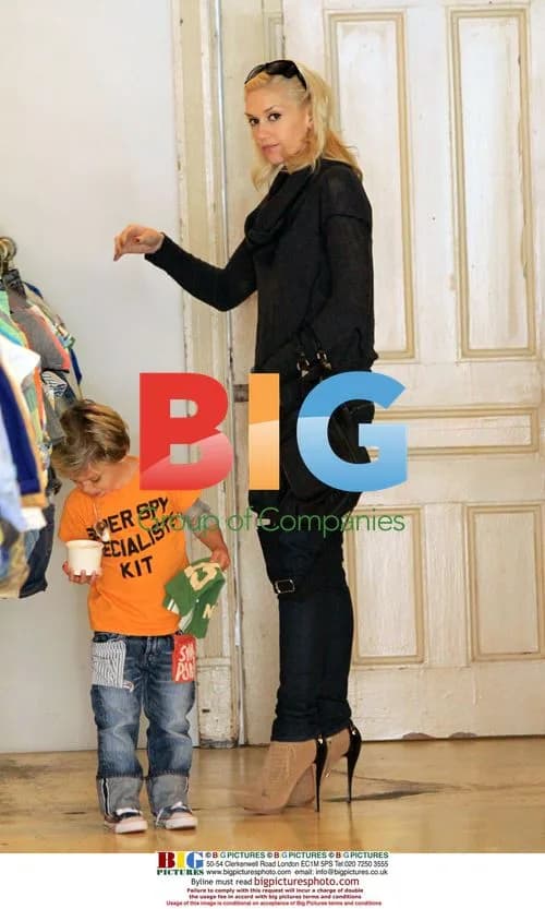 Gwen Stefani and son shopping