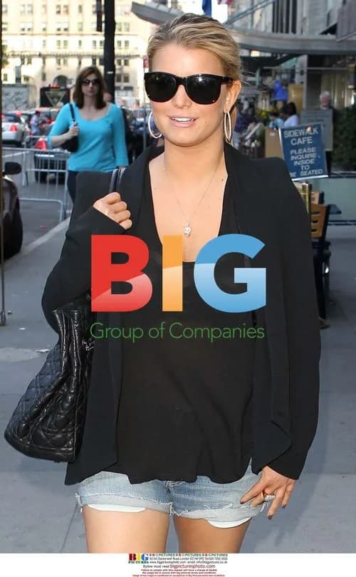Jessica Simpson Arriving at Hotel in NYC