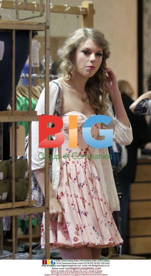 Taylor Swift Shopping in NYC