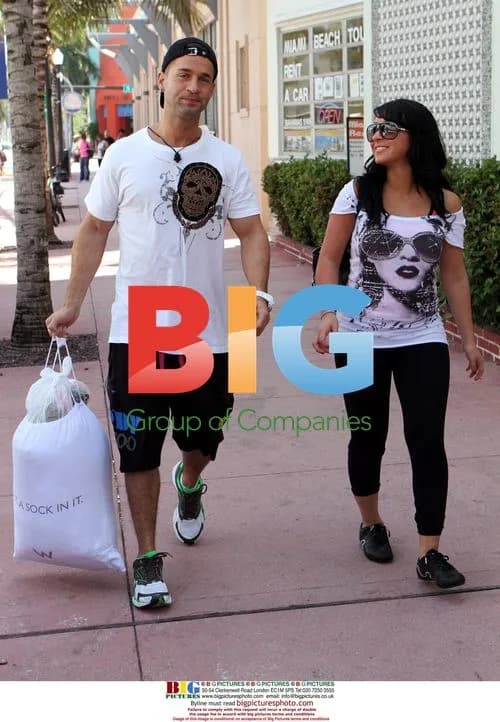 Mike 'The Situation' Sorrentino and Angelina 'Jolie' Pivarnik Doing Laundry