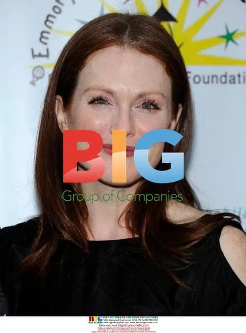 Julianne Moore at 'Comedy for a Cure' Benefit