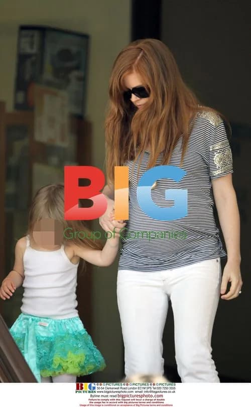 Isla Fisher Pregnant With Daughter Olive
