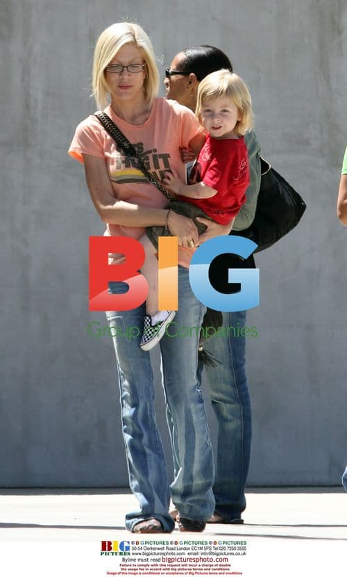 Tori Spelling and Son Liam Shopping