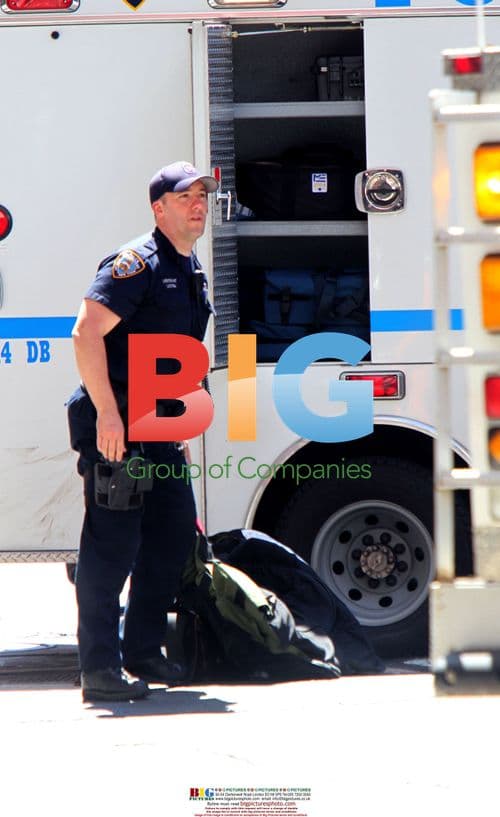 NYPD close Times Square for bomb scare
