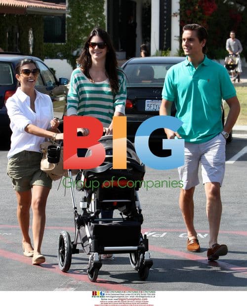 Kourtney Kardashian shopping with family in Malibu